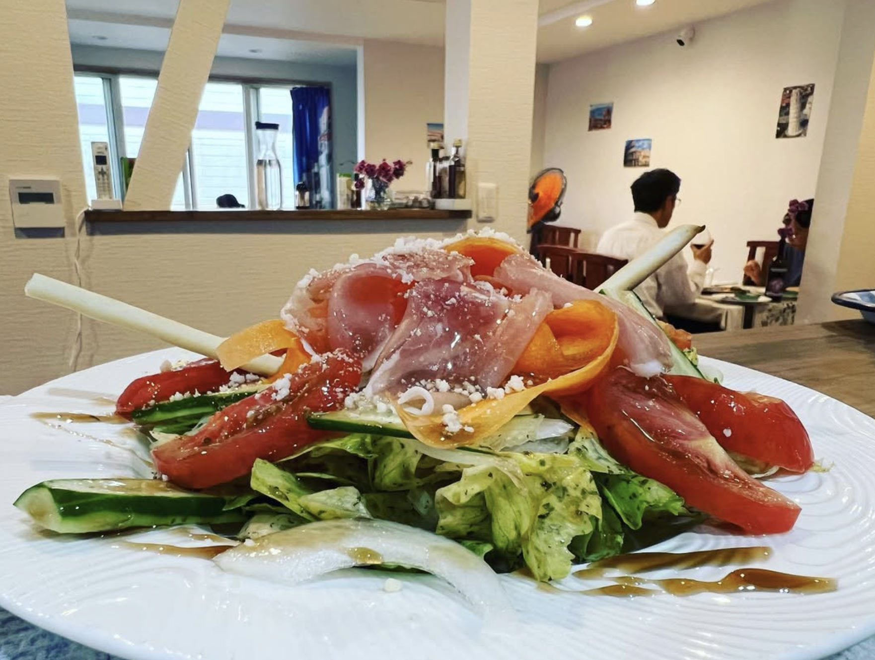 パスタとサラダ